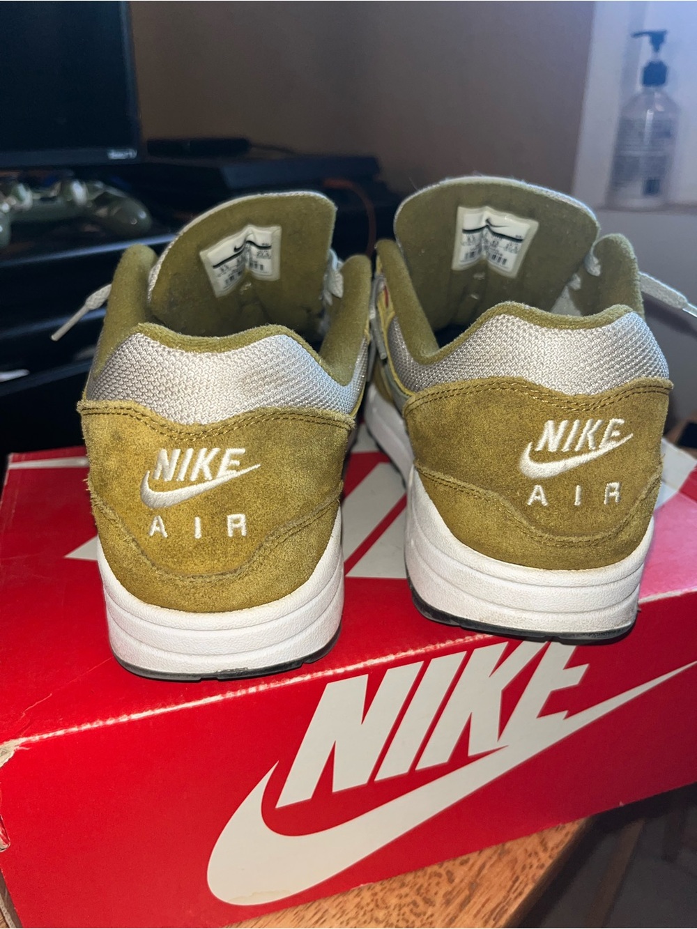 Nike Air Max low-top sneakers in olive green, yellow and light blue - Picture 3 of 6